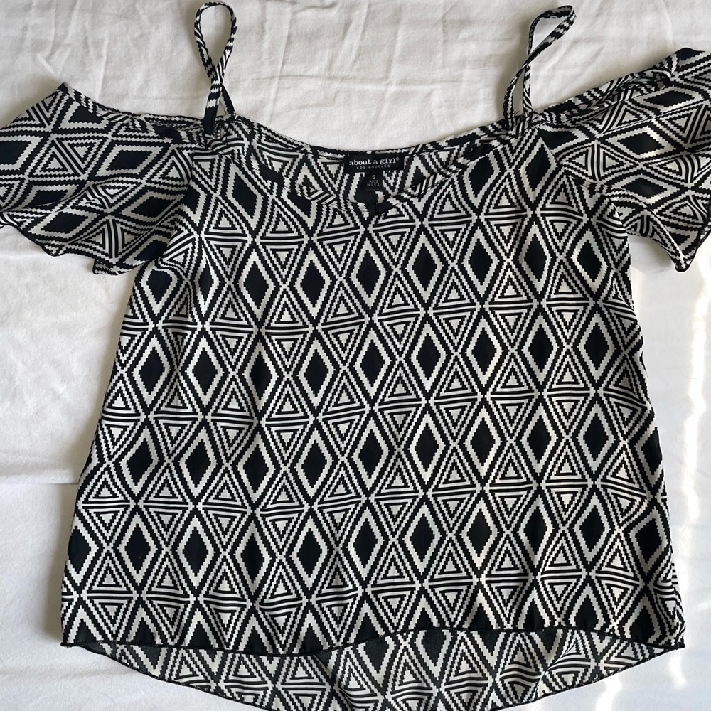 Off the Shoulder Patterned Shirt